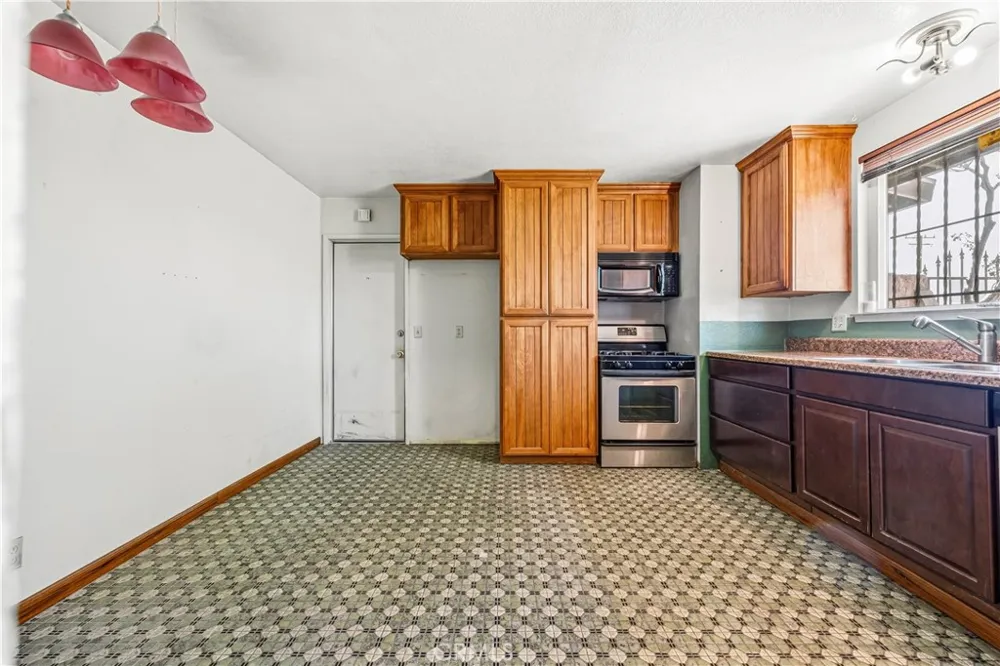 11273 Hesperia Road Hesperia, CA 92345