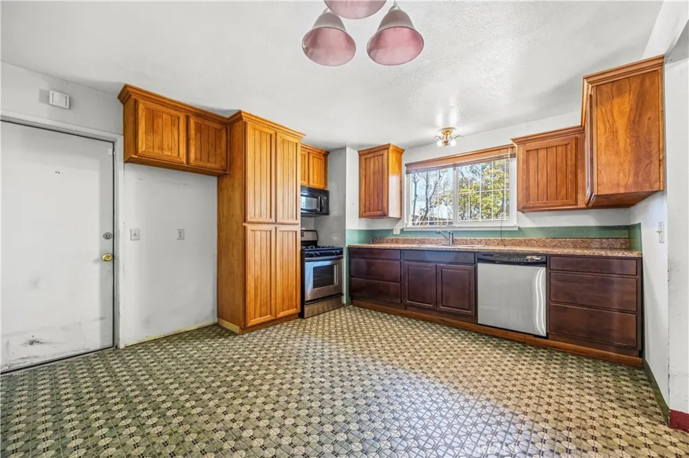 11273 Hesperia Road Hesperia, CA 92345