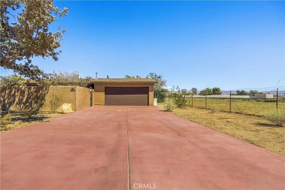 11273 Hesperia Road Hesperia, CA 92345