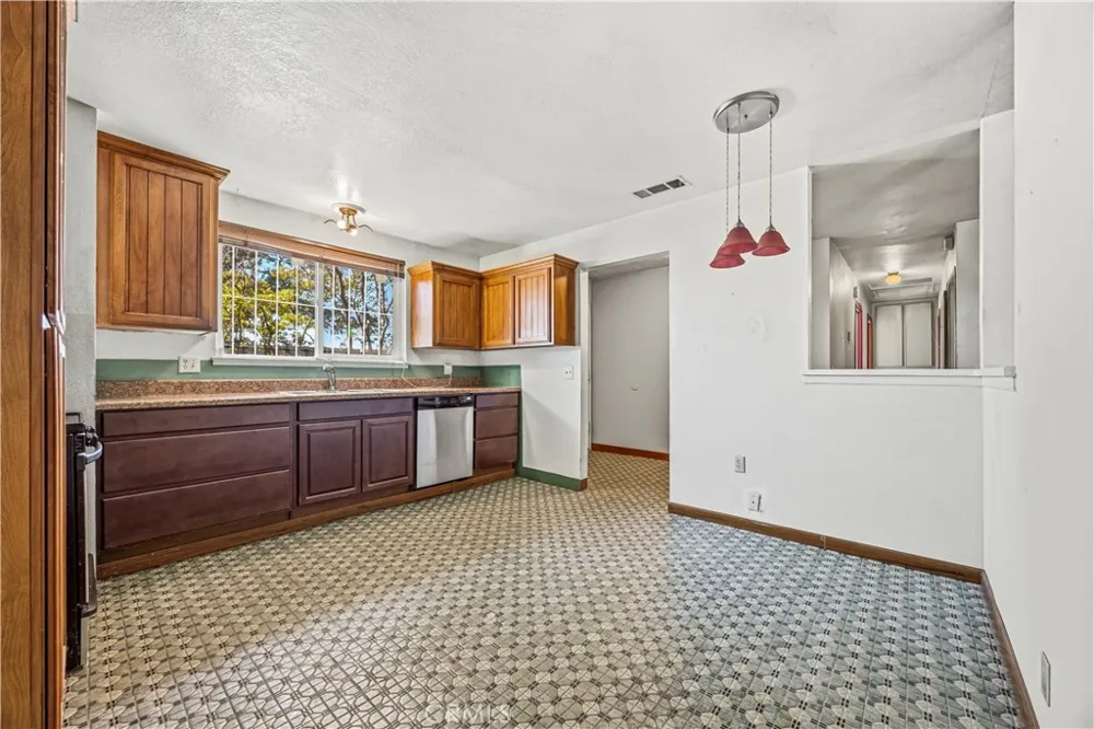 11273 Hesperia Road Hesperia, CA 92345