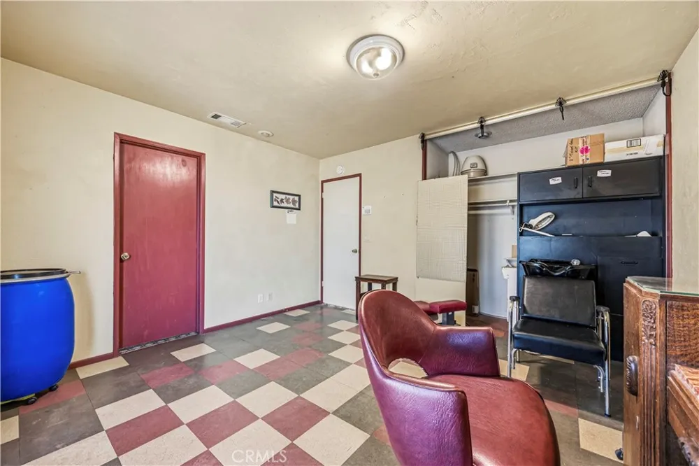 11273 Hesperia Road Hesperia, CA 92345