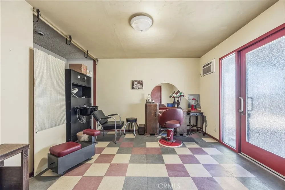 11273 Hesperia Road Hesperia, CA 92345