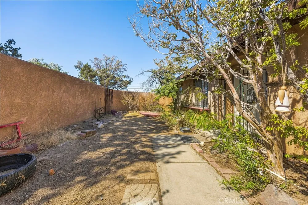 11273 Hesperia Road Hesperia, CA 92345