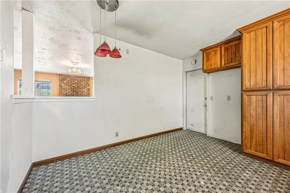 11273 Hesperia Road Hesperia, CA 92345
