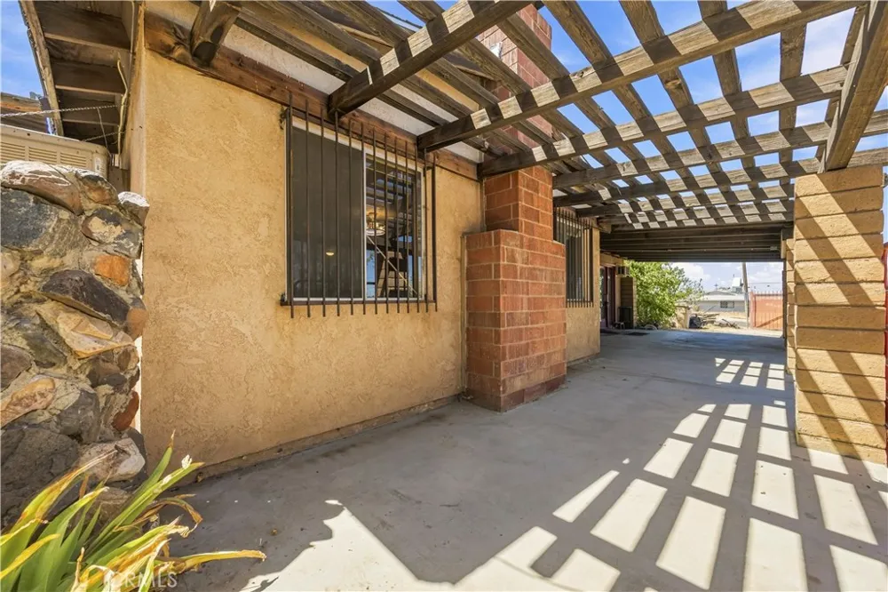 11273 Hesperia Road Hesperia, CA 92345