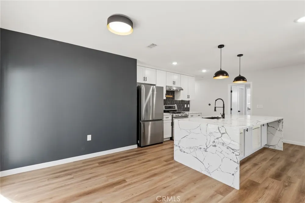 3095 College Avenue Costa Mesa, CA 92626