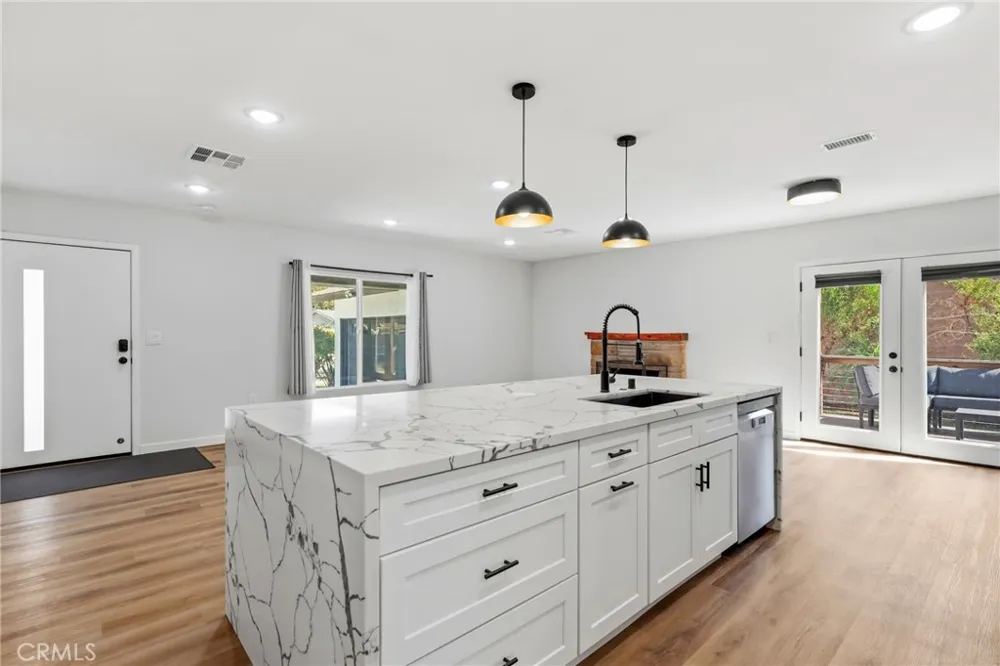 3095 College Avenue Costa Mesa, CA 92626