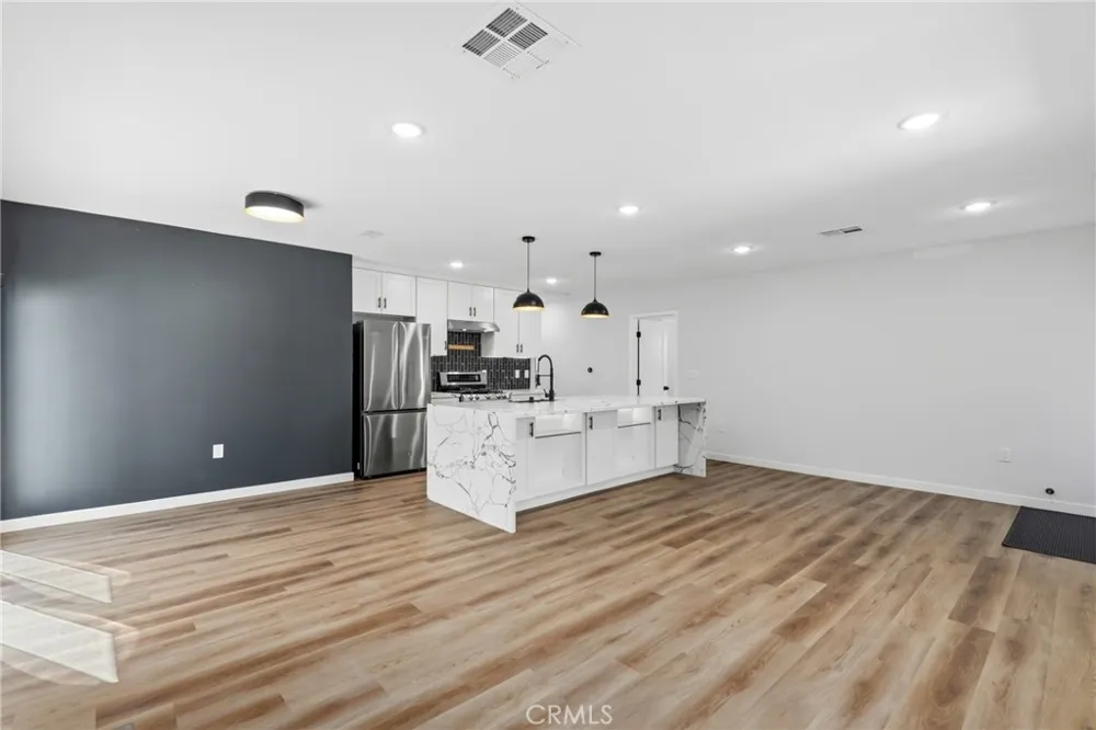 3095 College Avenue Costa Mesa, CA 92626