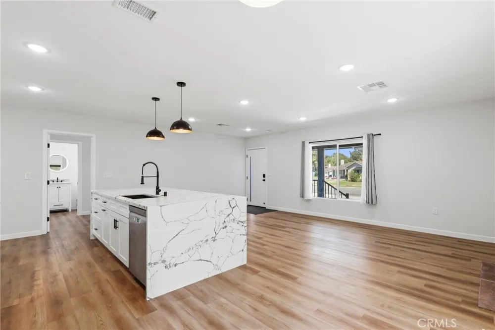 3095 College Avenue Costa Mesa, CA 92626