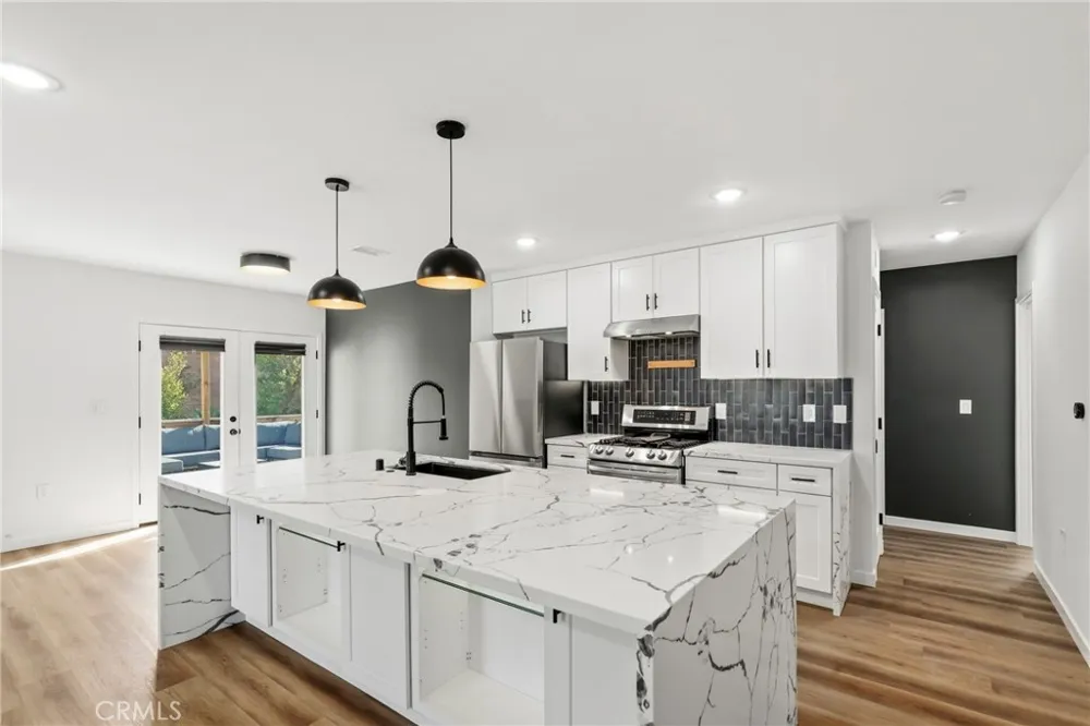 3095 College Avenue Costa Mesa, CA 92626