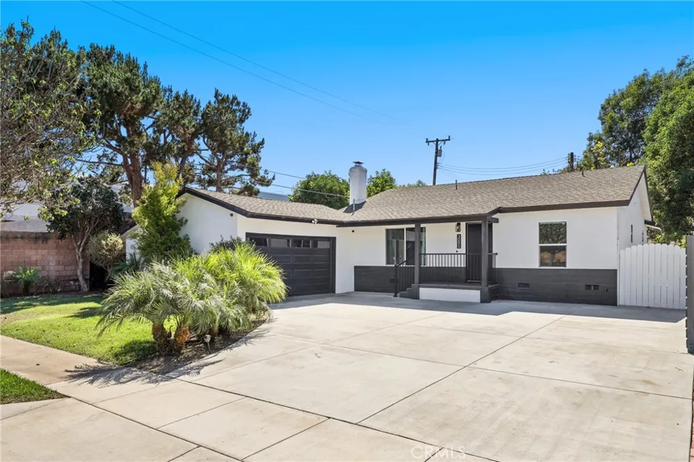 3095 College Avenue Costa Mesa, CA 92626