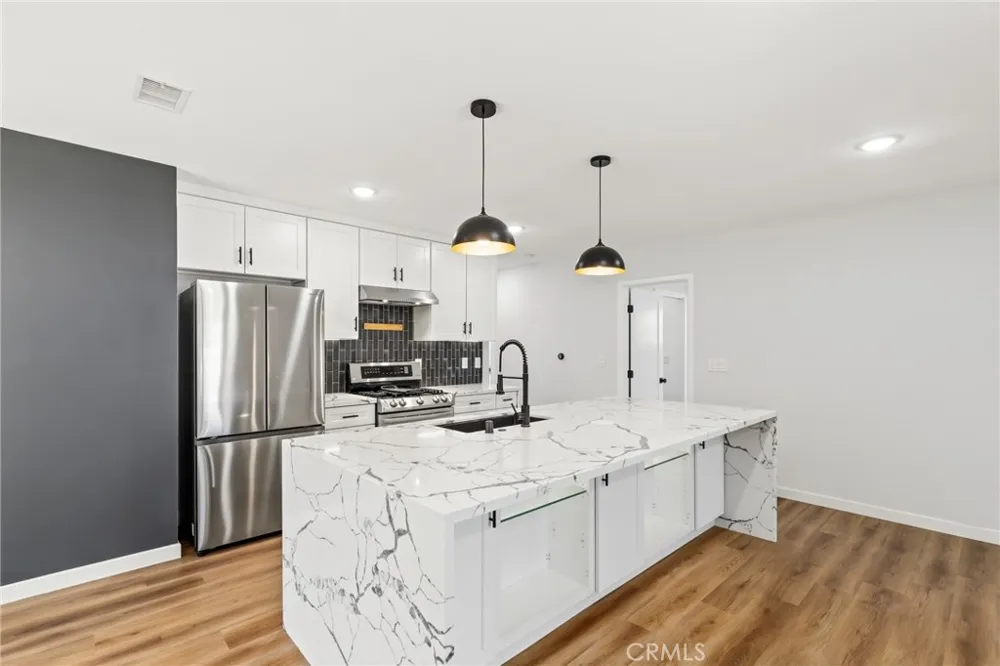 3095 College Avenue Costa Mesa, CA 92626