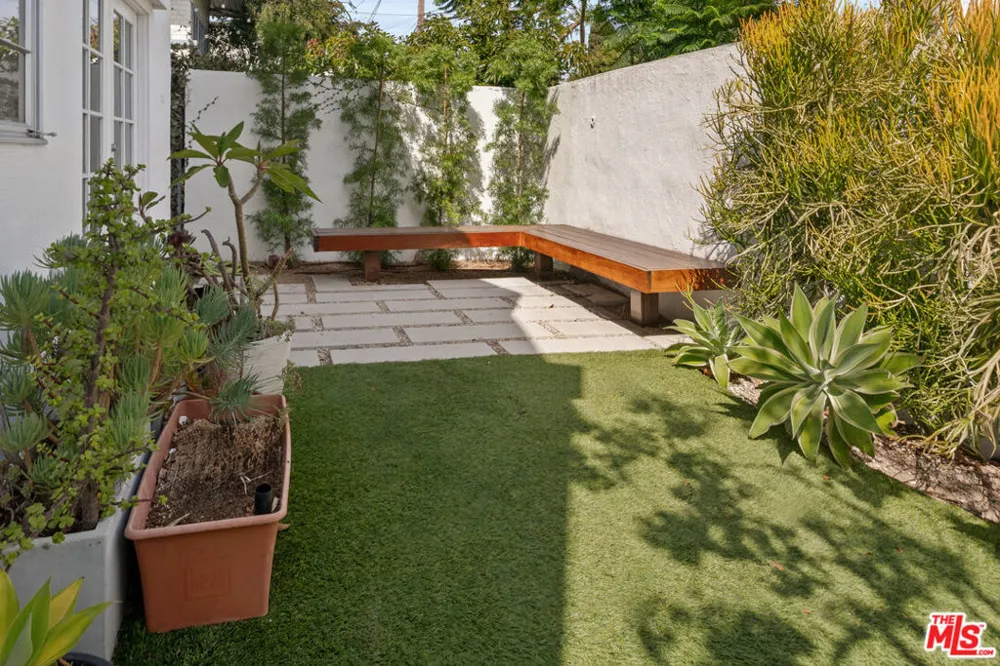 229 San Juan Avenue Los Angeles, CA 90291