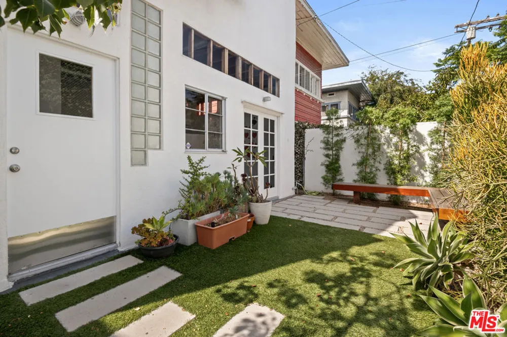 229 San Juan Avenue Los Angeles, CA 90291