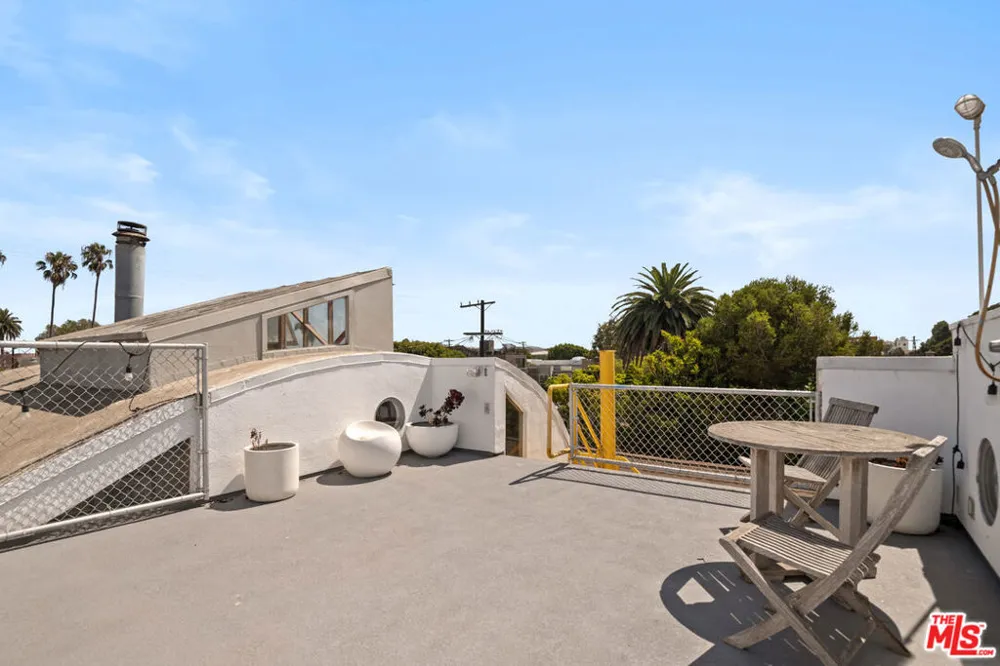 229 San Juan Avenue Los Angeles, CA 90291