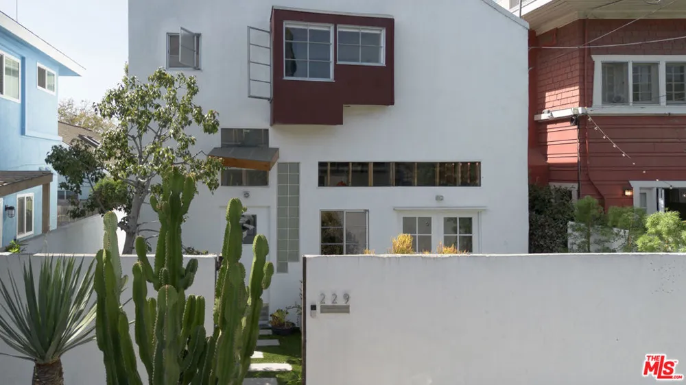229 San Juan Avenue Los Angeles, CA 90291