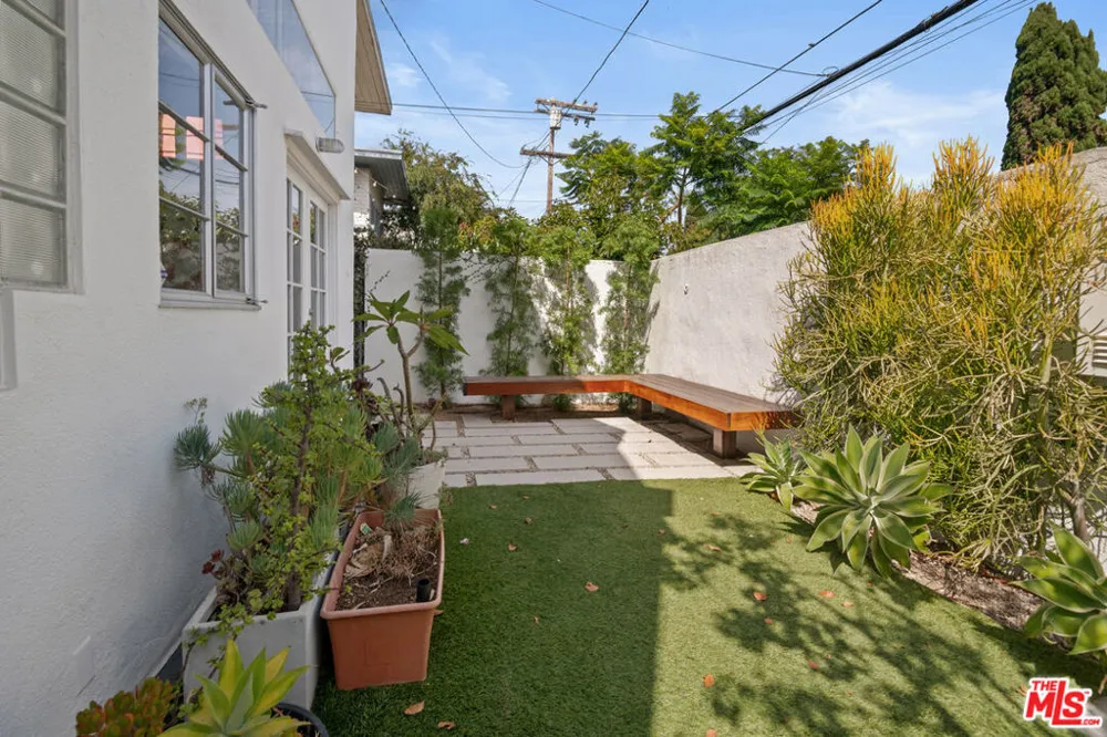 229 San Juan Avenue Los Angeles, CA 90291