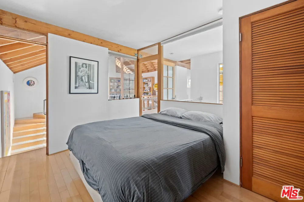 229 San Juan Avenue Los Angeles, CA 90291