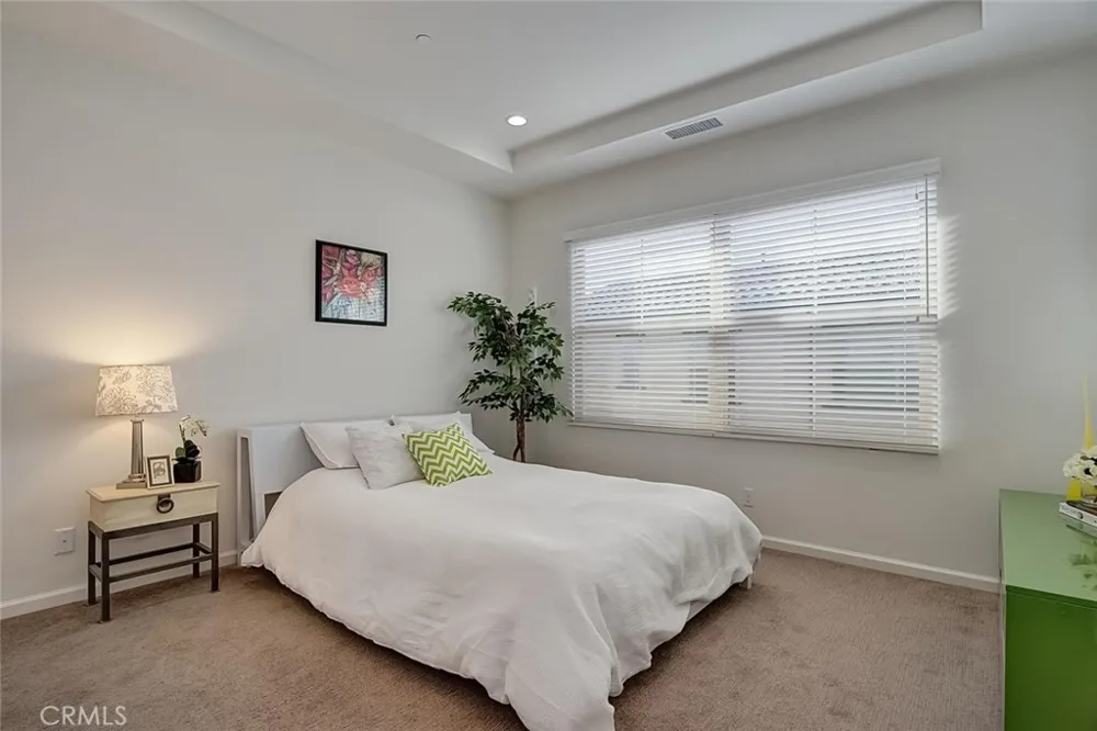 61 Fairymoss Irvine, CA 92620