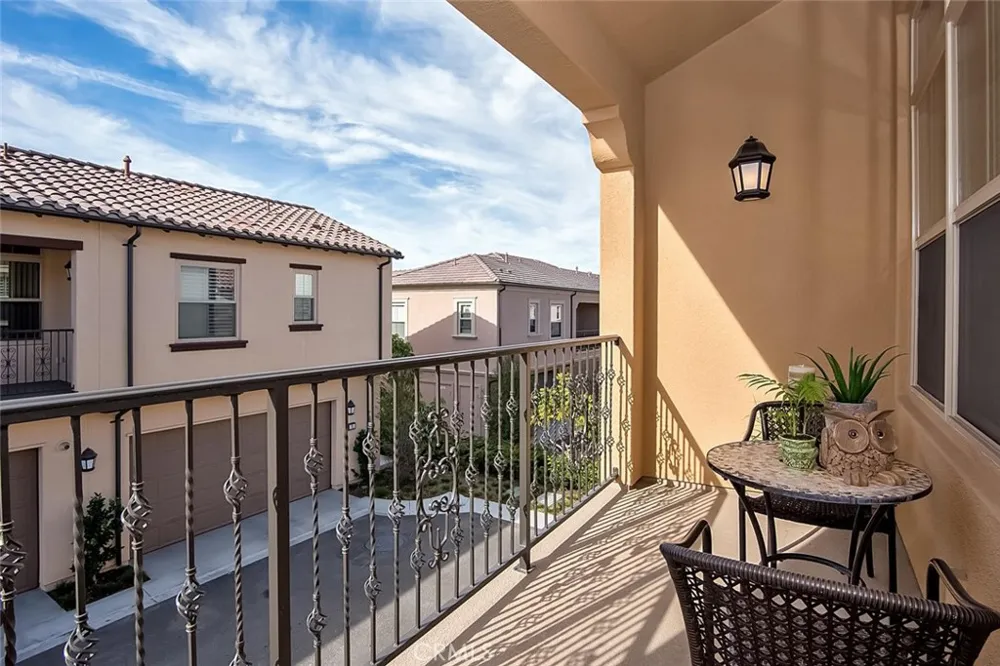 61 Fairymoss Irvine, CA 92620
