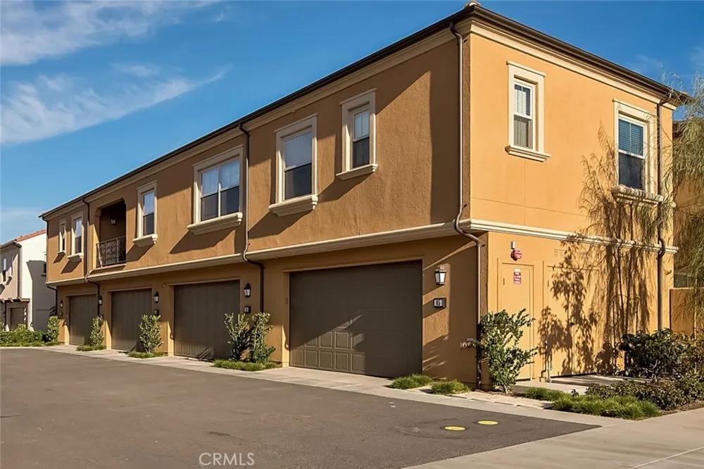 61 Fairymoss Irvine, CA 92620
