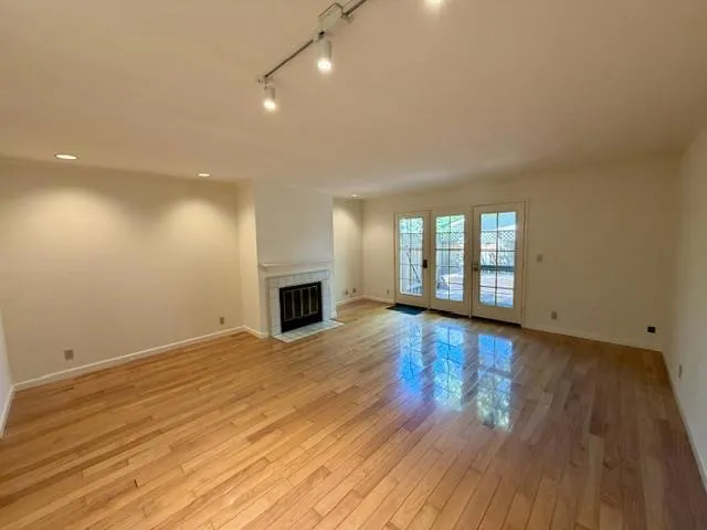 173 Sierra Vista Avenue #14 Mountain View, CA 94043