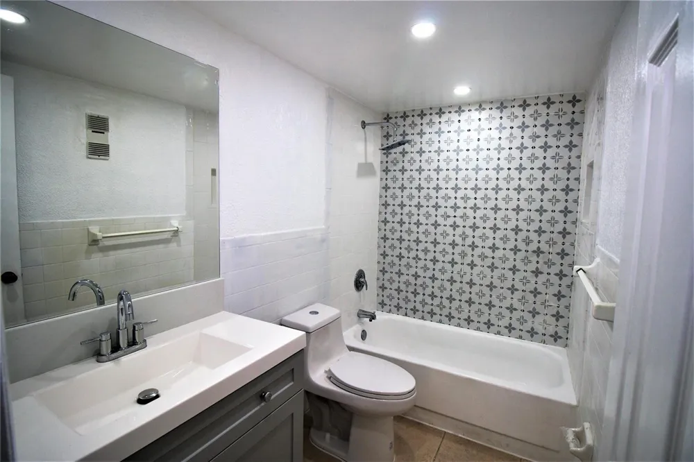 7000 NW 186TH STREET #4-217 Hialeah, FL 33015