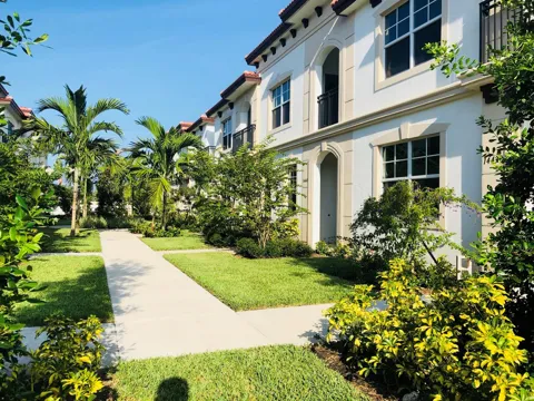 14404 EMERALD PLACE WAY #14404