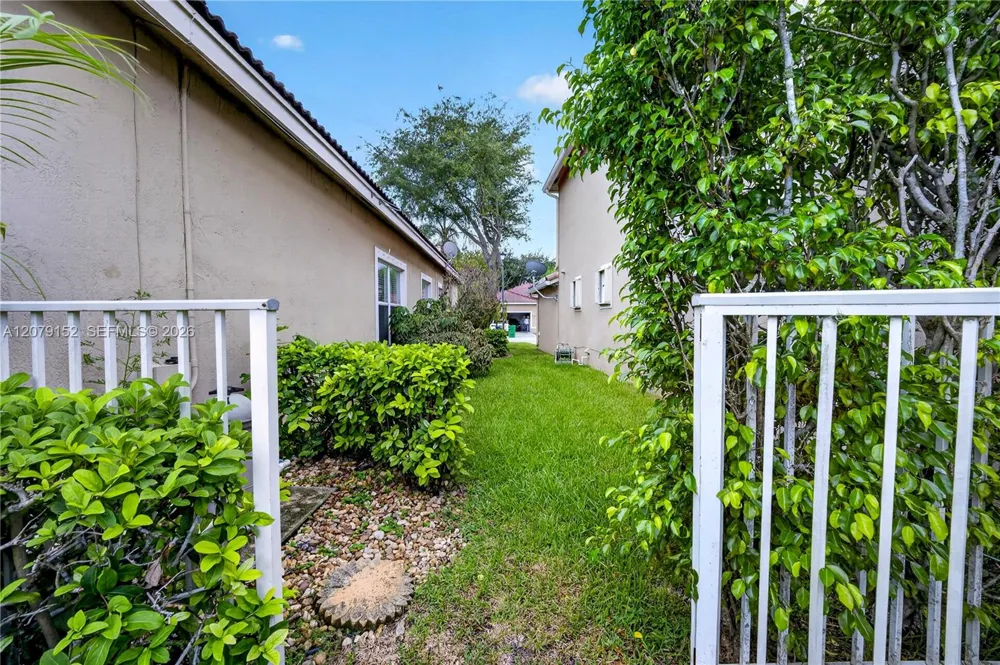 11625 NW 48th St Coral Springs, FL 33076