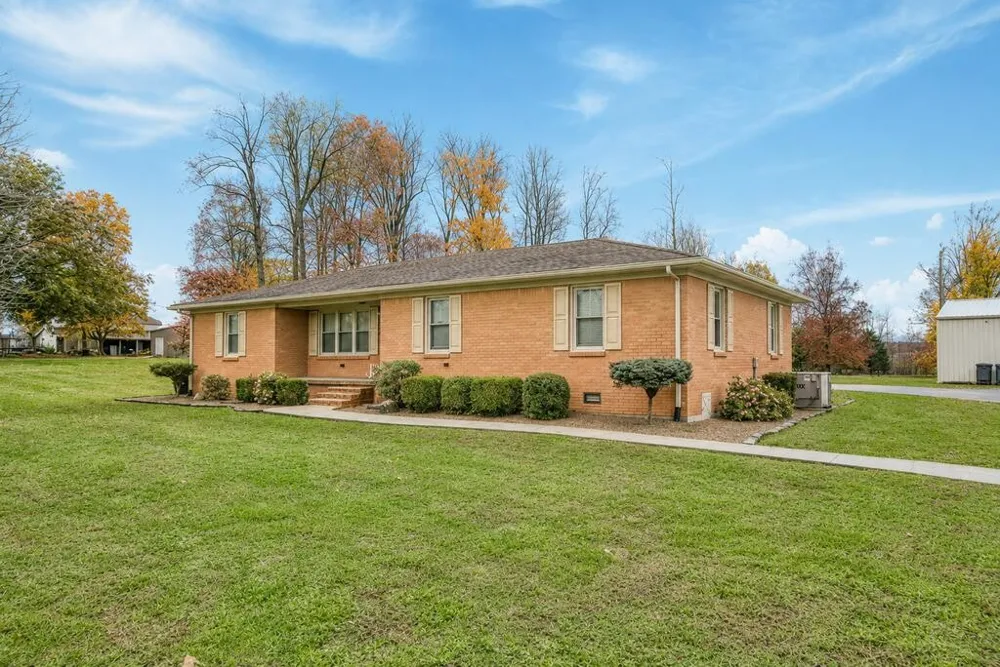 1200 Sullivan Dr Lafayette, TN 37083