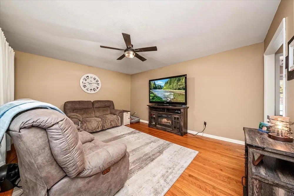 1200 Sullivan Dr Lafayette, TN 37083