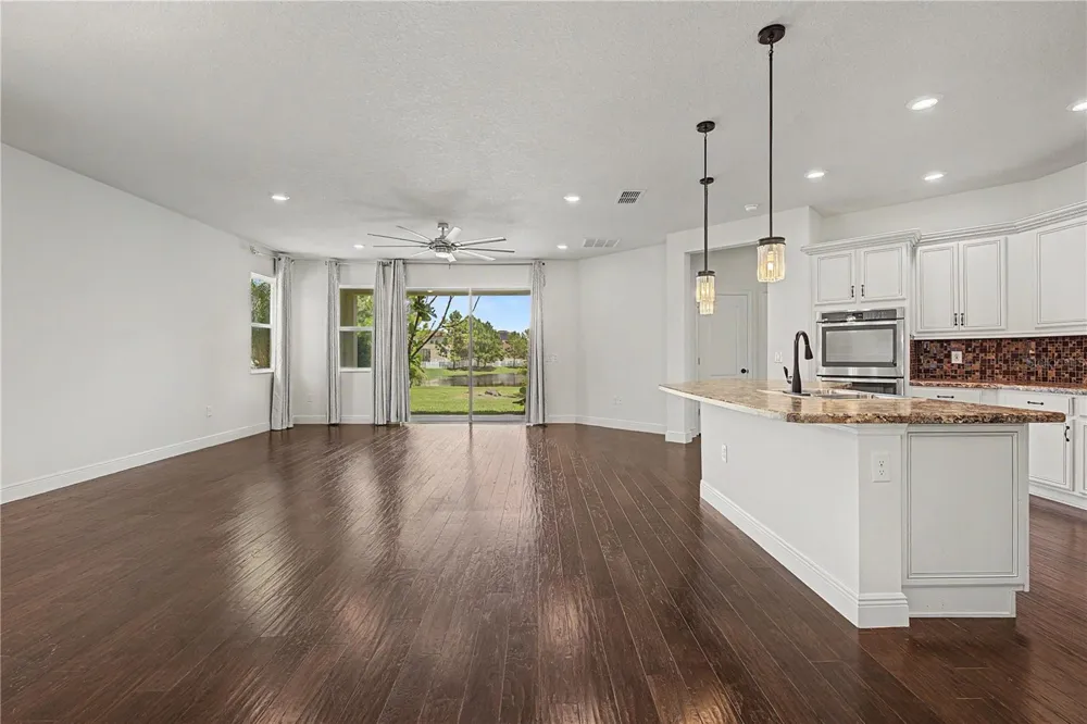 10530 MEDFORD LAKE DRIVE Riverview, FL 33578