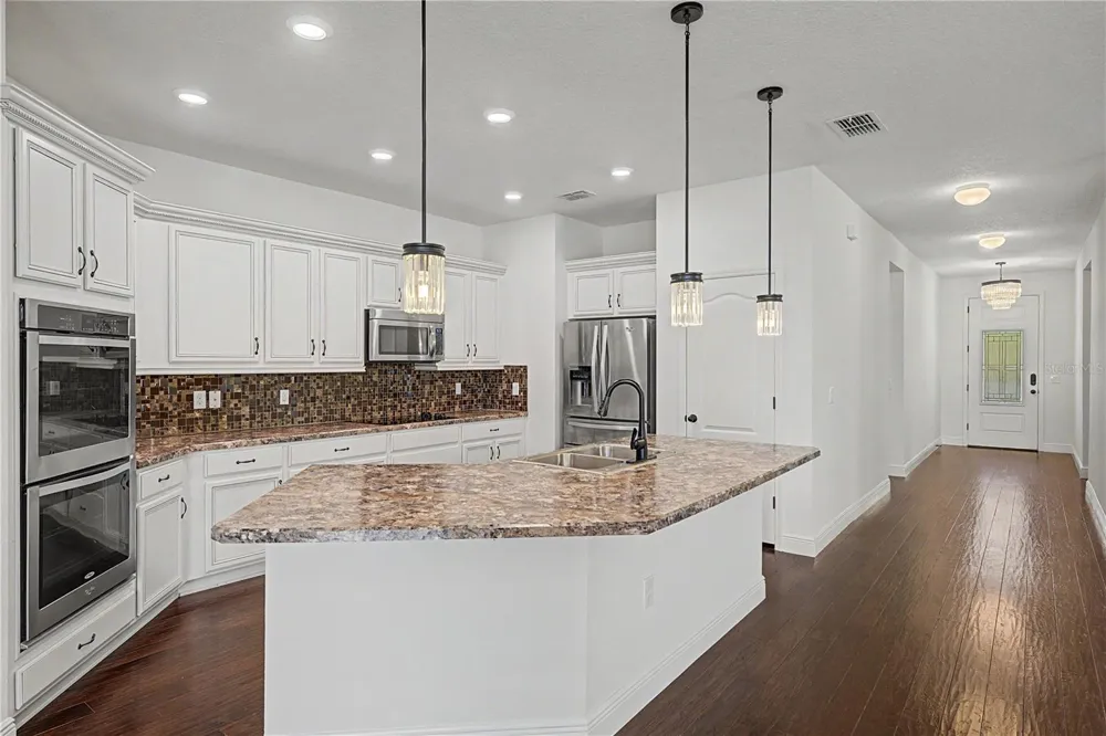 10530 MEDFORD LAKE DRIVE Riverview, FL 33578