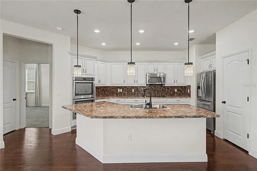 10530 MEDFORD LAKE DRIVE Riverview, FL 33578