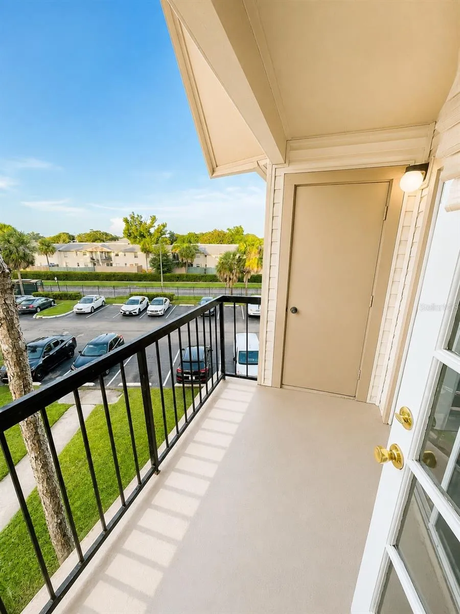 1908 LAKE ATRIUMS CIRCLE #9 Orlando, FL 32839