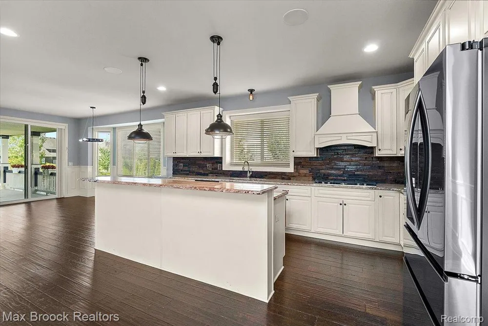 53715 Springdale Street Macomb Township, MI 48042