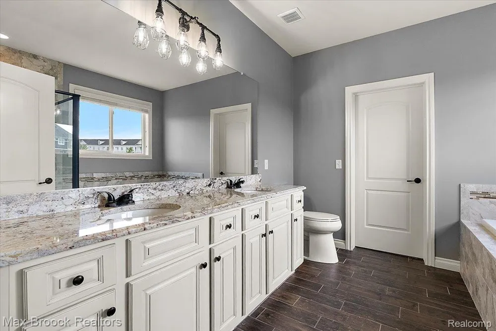 53715 Springdale Street Macomb Township, MI 48042