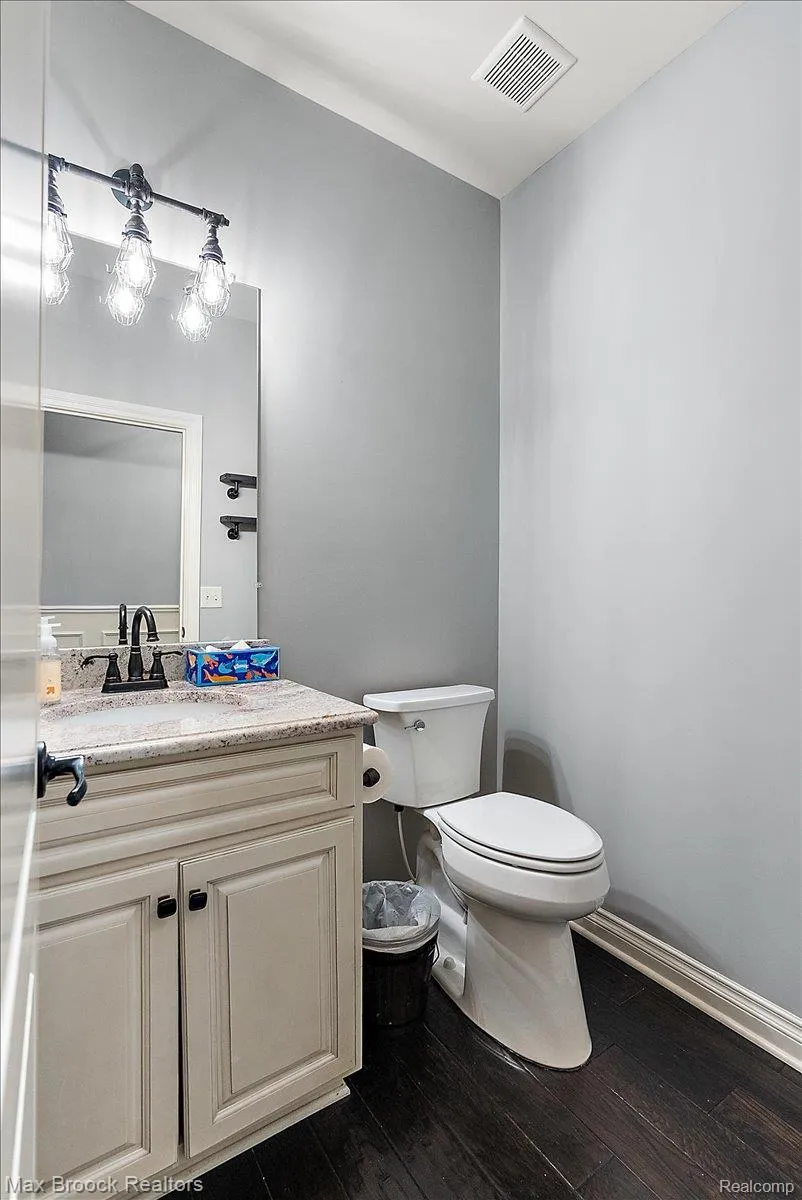 53715 Springdale Street Macomb Township, MI 48042