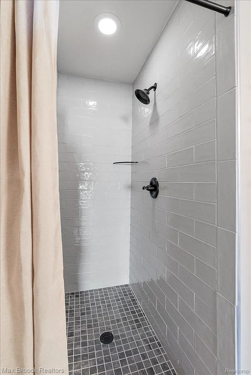 53715 Springdale Street Macomb Township, MI 48042