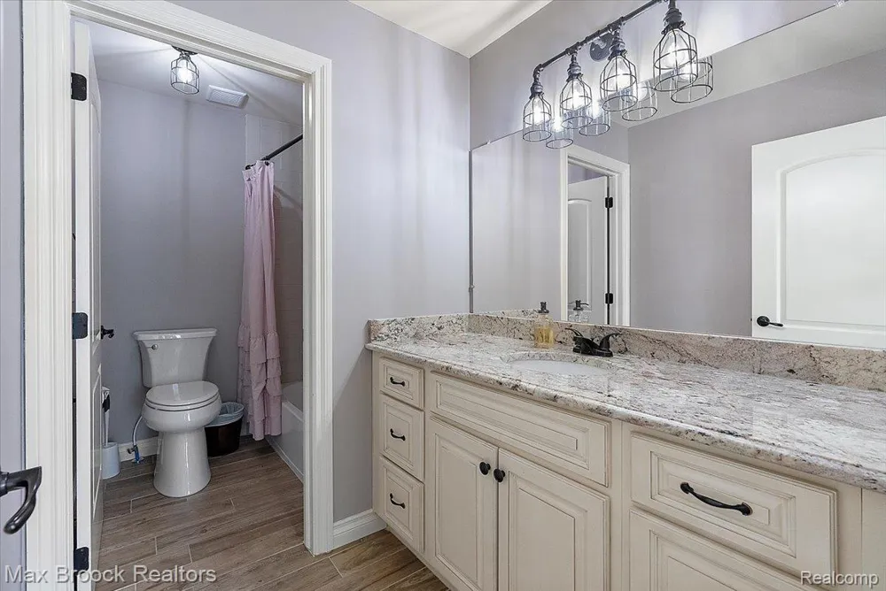 53715 Springdale Street Macomb Township, MI 48042