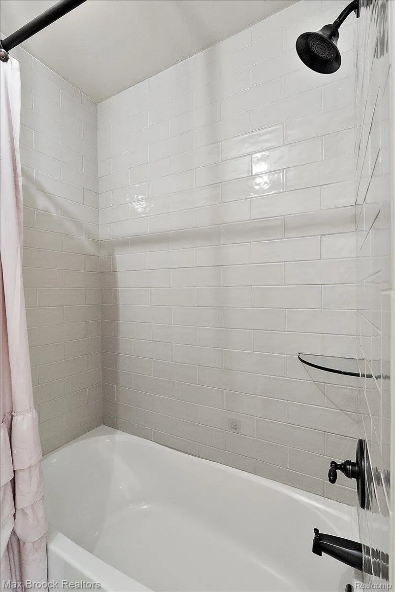 53715 Springdale Street Macomb Township, MI 48042