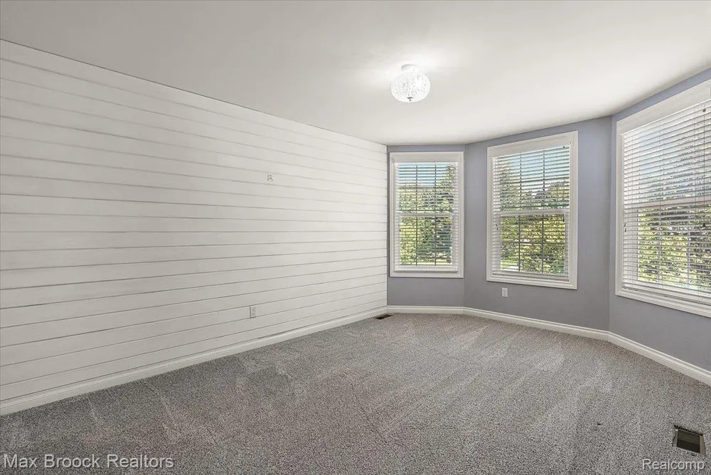 53715 Springdale Street Macomb Township, MI 48042