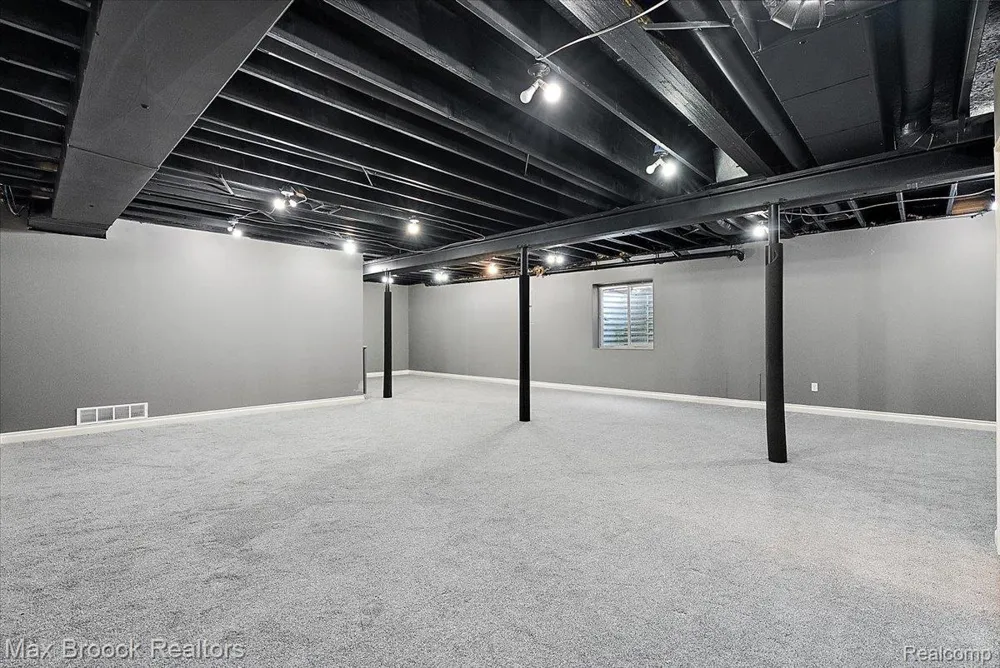 53715 Springdale Street Macomb Township, MI 48042