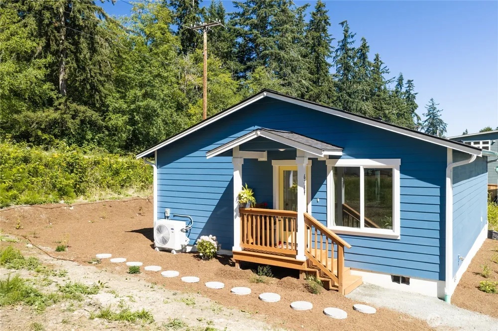6884 Helena Street Clinton, WA 98236