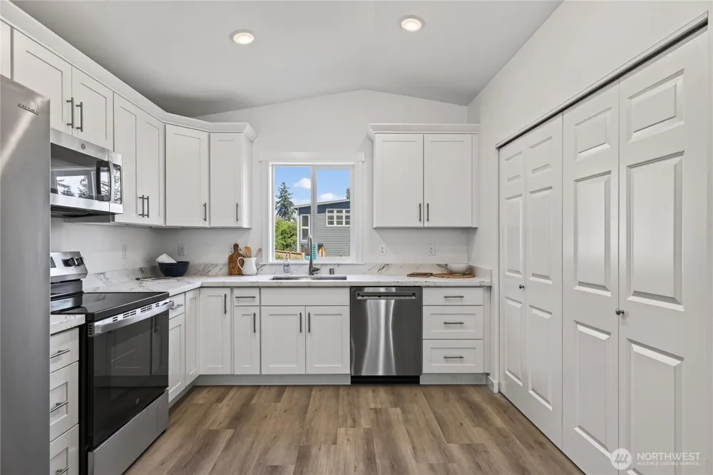 6884 Helena Street Clinton, WA 98236