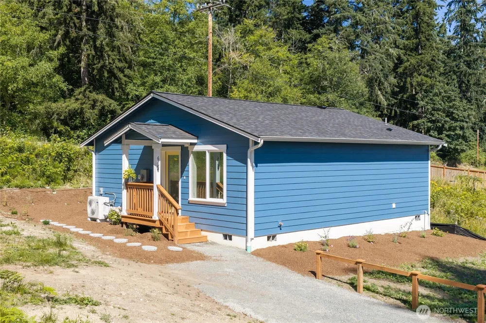 6884 Helena Street Clinton, WA 98236