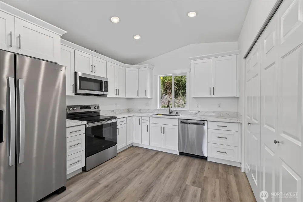 6888 Helena Street Clinton, WA 98236
