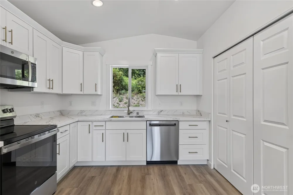 6888 Helena Street Clinton, WA 98236