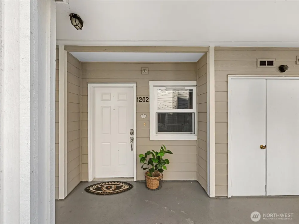 1318 37th Street #1202 Everett, WA 98201