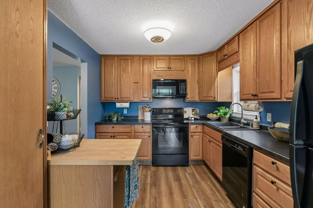 2146 202nd Avenue NW Oak Grove, MN 55011